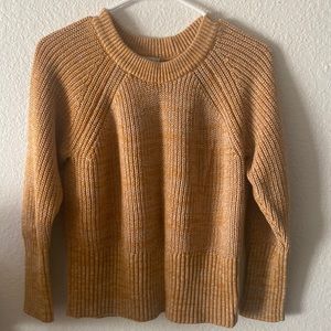 Universal thread size L (small for size L) long sleeve, scoop neck sweater.